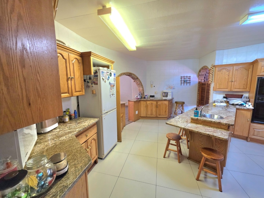 5 Bedroom Property for Sale in La Provance Free State